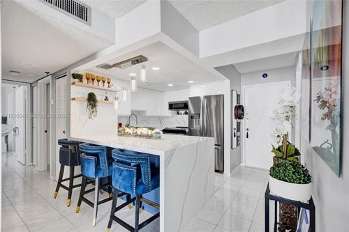 apt-507-9686 Fontainebleau Blvd, Miami, FL, 33172-4136 | Card Image
