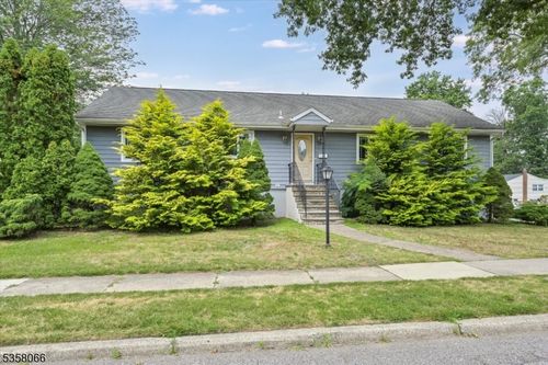 4 Jeffrey Rd, Wayne, NJ, 07470-6462 | Card Image