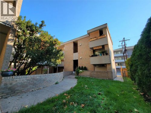 303-1761 Pandosy St, Kelowna, BC, V1Y1R2 | Card Image