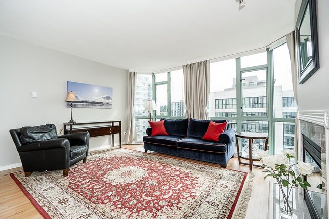 1102 - 140 E 14 Th Street, Condo with 1 bedrooms, 1 bathrooms and 1 parking in North Vancouver BC | Image 3