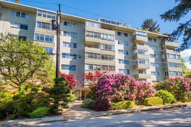 504 - 1425 Esquimalt Avenue, Condo with 1 bedrooms, 1 bathrooms and null parking in West Vancouver BC | Image 1