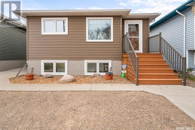 1105 Lillooet St W, House other with 4 bedrooms, 2 bathrooms and null parking in Moose Jaw SK | Image 1