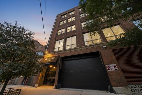 3f-3323 N Paulina Street, Chicago, IL, 60657 | Card Image