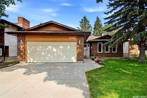 2118 Elderkin Dr E, Regina, SK, S4V0L9 | Card Image