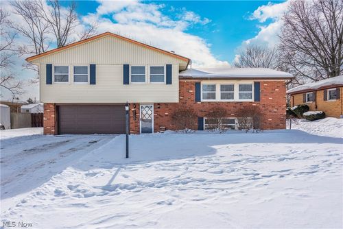 4132 Dennis Ln, Brunswick, OH, 44212-2904 | Card Image