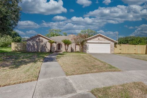 4621 Weiskopf Cir, Corpus Christi, TX, 78413-2148 | Card Image