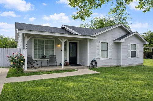 555 Live Oak Dr, Bertram, TX, 78605-4435 | Card Image