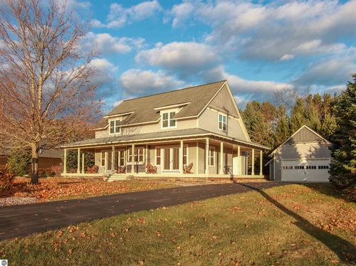 7855 Keewenaw Dr, Thompsonville, MI, 49683-9160 | Card Image