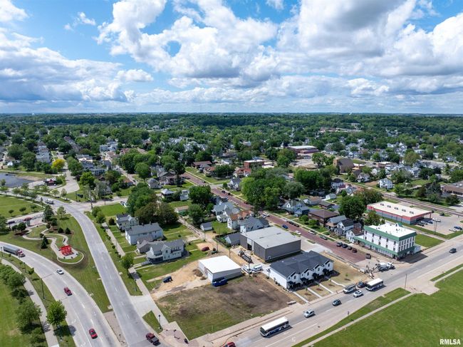 1008 S 4 Th St, House other with 3 bedrooms, 3 bathrooms and null parking in Clinton IA | Image 10