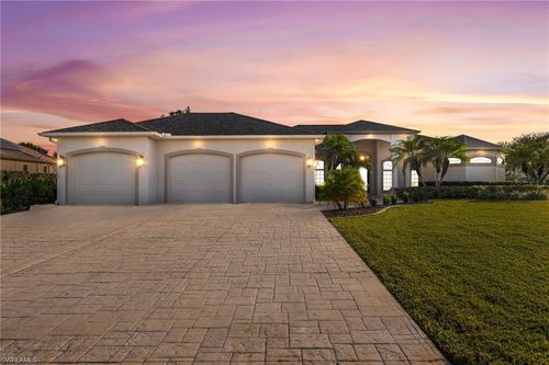 8230 Hunters Glen Cir, NORTH FORT MYERS, FL, 33917-4752 | Card Image