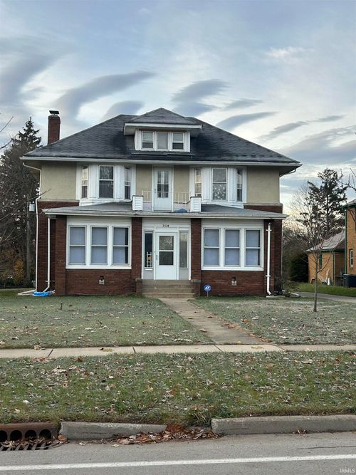 2528 Lincoln Way W, South Bend, IN, 46628-1951 | Card Image