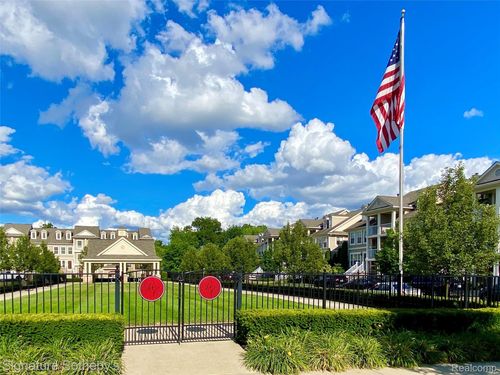 1091 Beaver Run, Troy, MI, 48083-5458 | Card Image