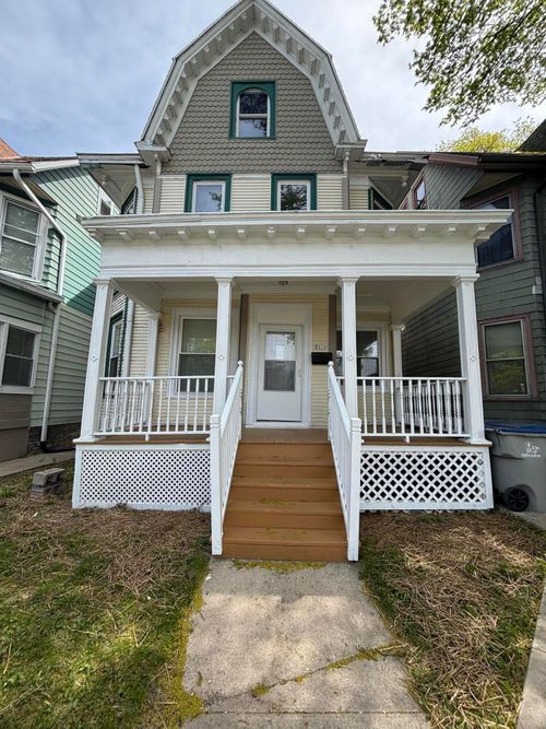 2570 N Oakland Ave, Milwaukee, WI, 53211-3940 | Card Image