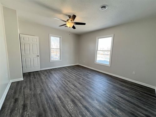 412 S 2nd Ave E, Newton, IA, 50208-3773 | Card Image