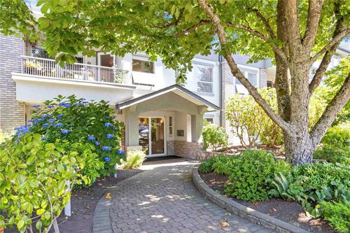 205-9945 Fifth St, Sidney, BC, V8L2X6 | Card Image