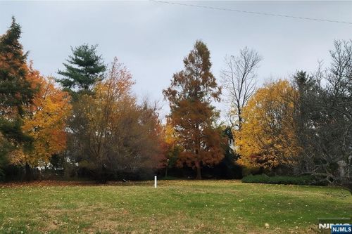 16 Jean Dr, Englewood Cliffs, NJ, 07632-2309 | Card Image