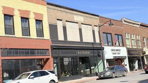 130c-128 - 130 Front Street, Beaver Dam, WI, 53916 | Card Image