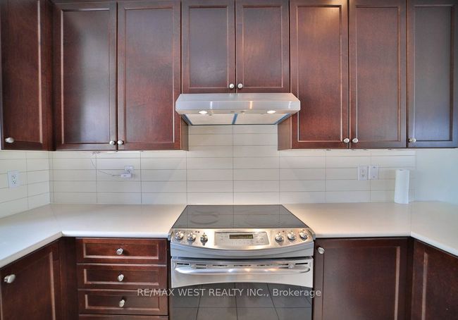 11 - 15 Old Colony Rd, House attached with 4 bedrooms, 4 bathrooms and 1 parking in Richmond Hill ON | Image 13