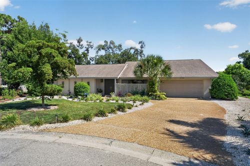 3935 Country View Ln, SARASOTA, FL, 34233-4135 | Card Image