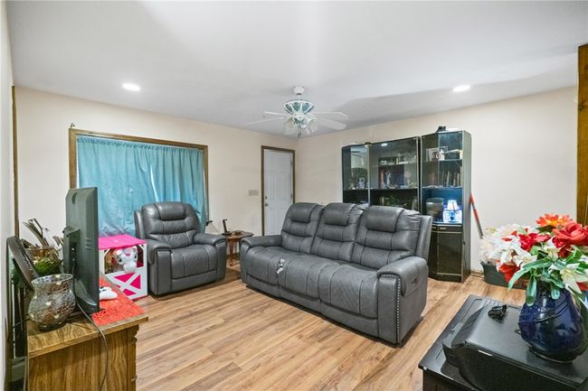 324 Linden Ave, House other with 4 bedrooms, 2 bathrooms and null parking in Sharpsburg PA | Image 5