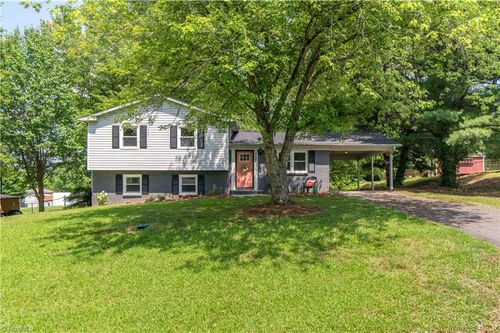 137 Dewsberry Rd, King, NC, 27021-9557 | Card Image