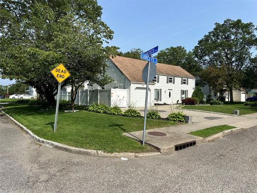 7 Lurcott Ln, Central Islip, NY, 11722-2434 | Card Image