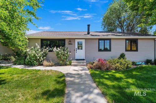 1198 N Pyrite Ave, Kuna, ID, 83634-3380 | Card Image