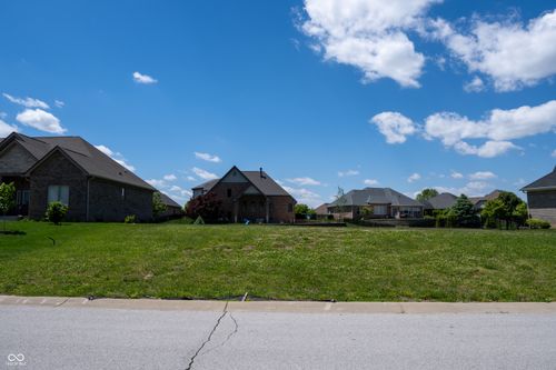 5581 Harness Dr, Greenwood, IN, 46143-6242 | Card Image