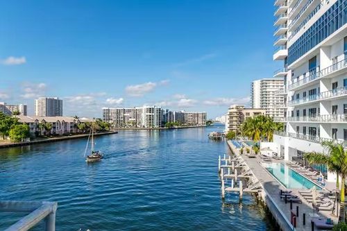 r2404-4010 S Ocean Dr, Hollywood, FL, 33019-3063 | Card Image
