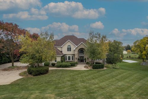 W7373 Spring Valley Drive, Greenville, WI, 54952 | Card Image