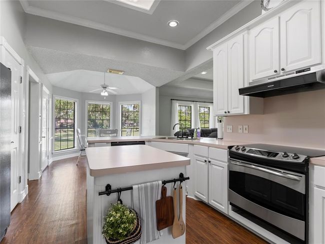 2221 Lake Forrest Dr, House other with 4 bedrooms, 3 bathrooms and 3 parking in West Columbia TX | Image 24