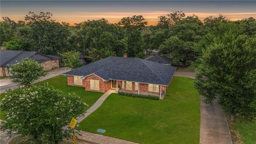 1602 Dominik Dr, College Station, TX, 77840-3623 | Card Image