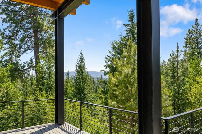 Views of the Cascades to the south. | Image 28