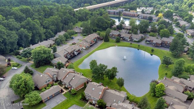 5503 Forest Lake Dr, Condo with 2 bedrooms, 3 bathrooms and null parking in Prospect KY | Image 51