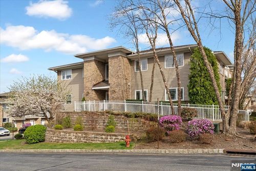 8 Wilshire Ter, Kinnelon, NJ, 07405-3256 | Card Image