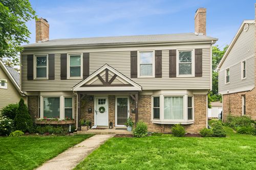 512 E Russell St, Barrington, IL, 60010-4557 | Card Image