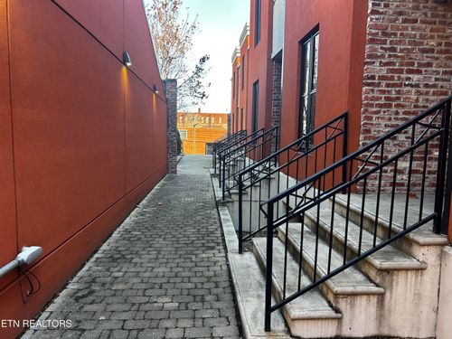 211 Mews Way, Knoxville, TN, 37917-4467 | Card Image