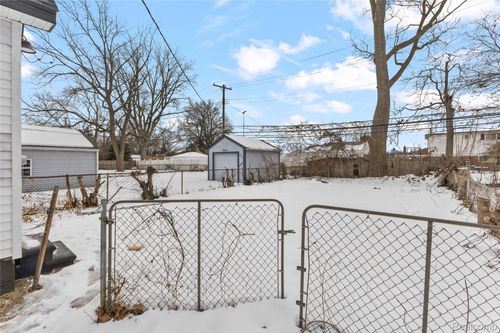 25457 New York St, Dearborn Heights, MI, 48125-1122 | Card Image