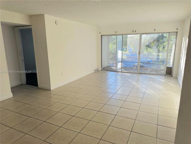APT-308 - 4205 N University Dr, Condo with 2 bedrooms, 2 bathrooms and null parking in Sunrise FL | Image 4