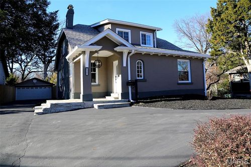 8361 Big Bend Blvd, Webster Groves, MO, 63119-3137 | Card Image