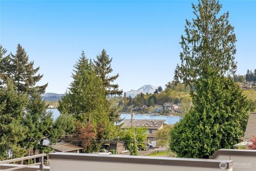 9719 Lake Shore Blvd Ne, Seattle, WA, 98115-2647 | Card Image