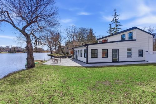462 Lake Shore Dr, Warwick, RI, 02889-3813 | Card Image