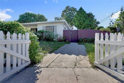 17130 Ne 7th Ave, House other with 3 bedrooms, 2 bathrooms and null parking in North Miami Beach FL | Image 1