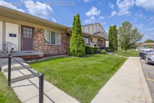 25204 Franklin Ter, South Lyon, MI, 48178-1023 | Card Image