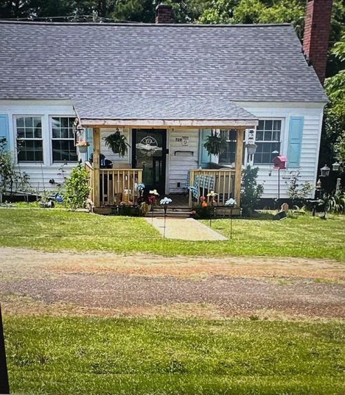 722 Syphrit Rd, Wellford, SC, 29385-9607 | Card Image