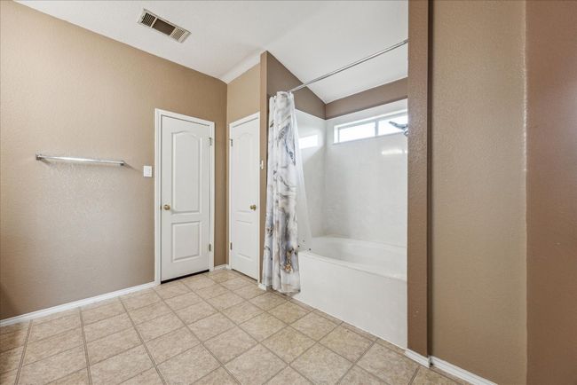 Full bath with shower / bath combination with curtain and visible vents | Image 18