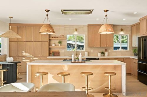 526 Saxony Rd, Encinitas, CA, 92024-2726 | Card Image