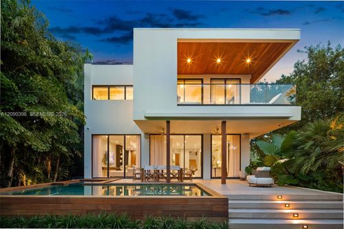 5701 N Bay Rd, Miami Beach, FL, 33140-2034 | Card Image