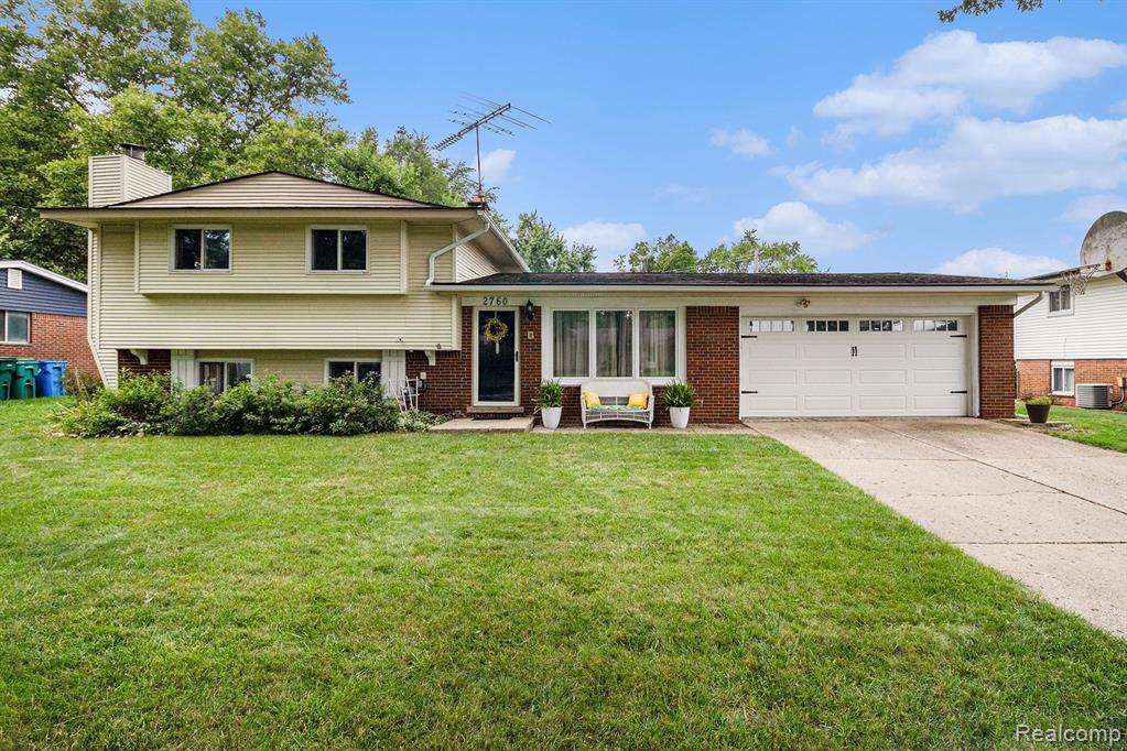 Orenda St, Commerce Township, MI 48382