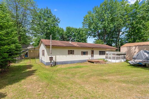 4175 Cherokee St, Gladwin, MI, 48624-8356 | Card Image